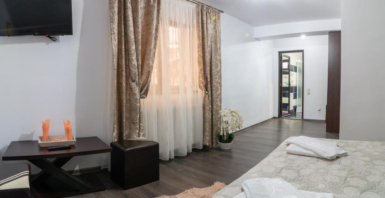 Cameră dublă cu vedere la munte